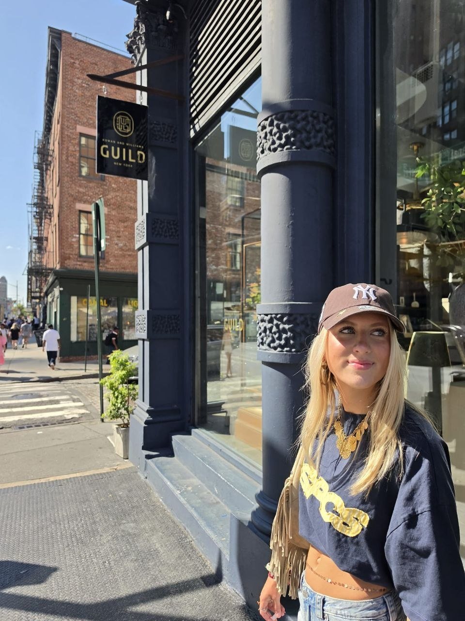 Navy sweater en franjetas in SoHo